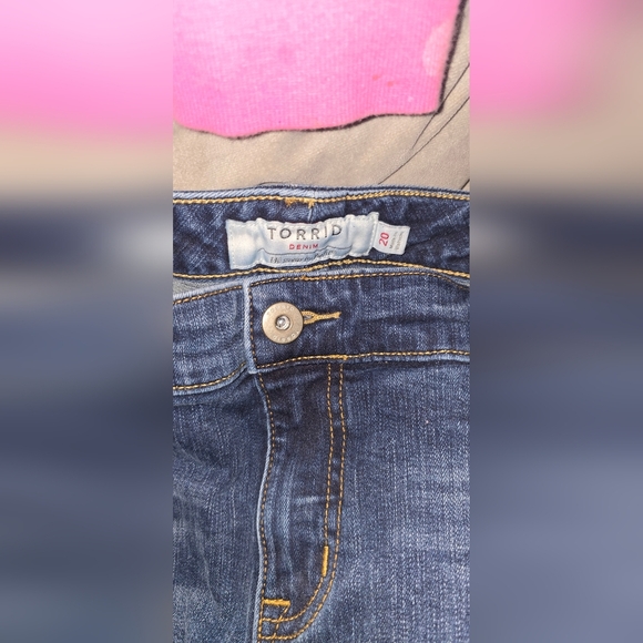 Torrid Denim Shorts Size 20 - Picture 2 of 3